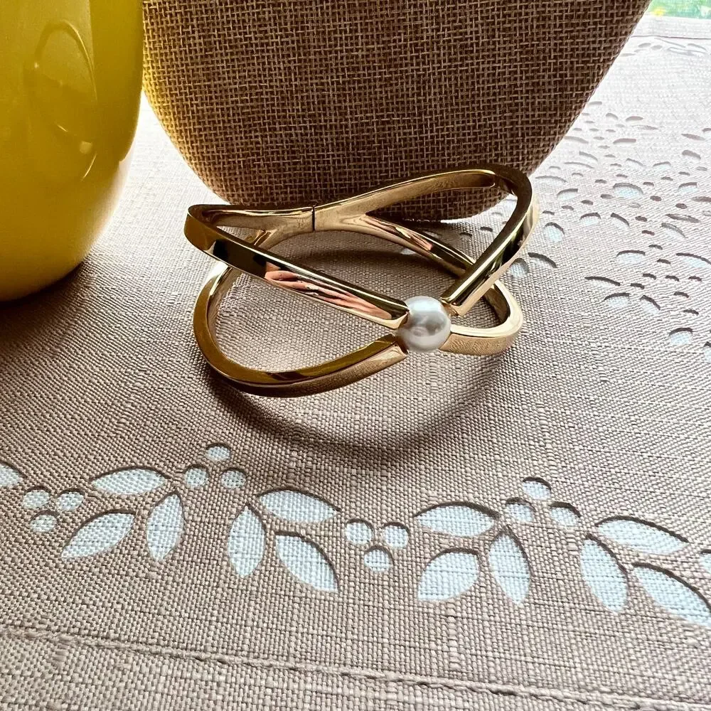 NWOT Real Simple Style Gold Criss-Cross Hinged Pearl Bracelet